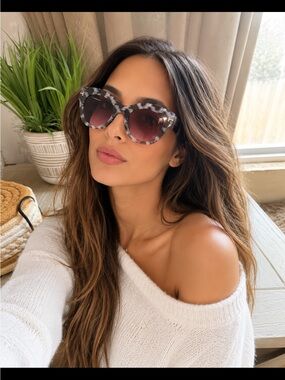 Tom Ford Grey Tortoise Cat-Eye Sunglasses with Pink Lenses